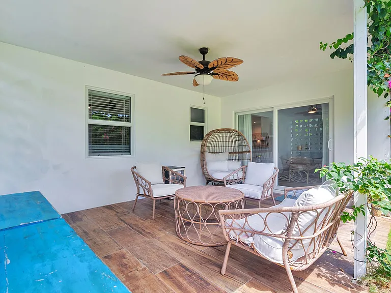 1906 N Lakeside Dr — Photo 12