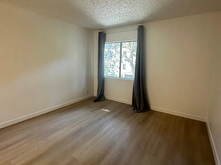 5460 White Oak Ave #A232 — Photo 5