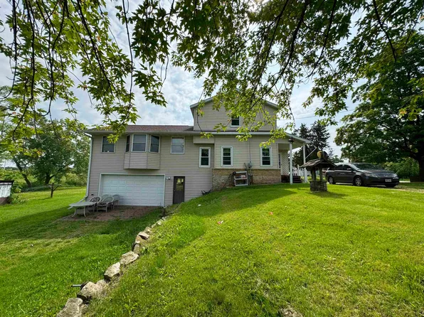 1695 Mill Rd, Greenleaf, WI 54126