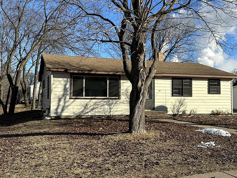 136 Elmwood Ln — Photo 4