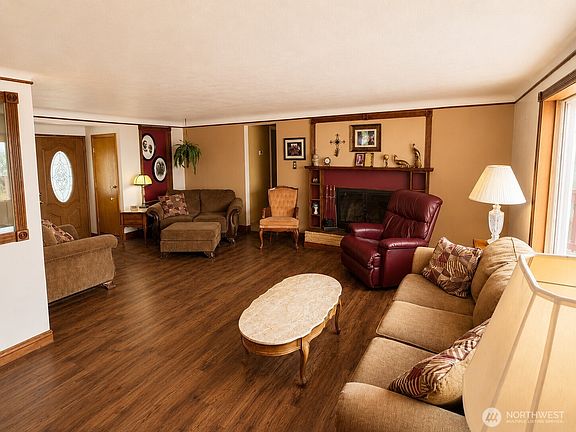 2nd image of 7 River Road W