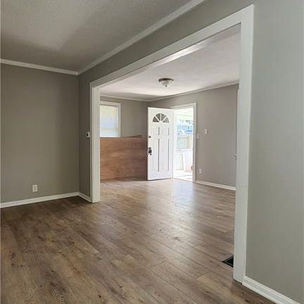3rd image of 1108 S Harris Ave