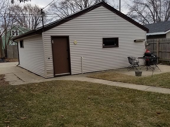 2nd image of 1213 Menomonee Ave