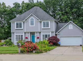 5400 Oakwood Dr, Sheffield Village, OH