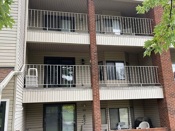 2nd image of 42 Lakeshore Ct