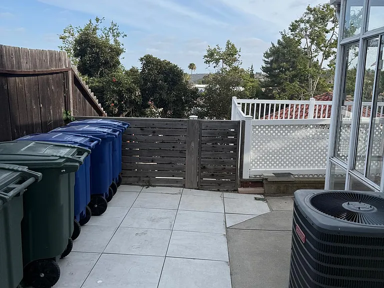 1641 Wesley Way — Photo 9