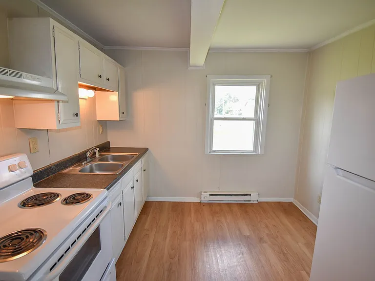 300 W Clinton St — Photo 8