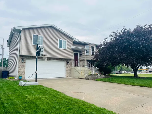 300 Forest Dr, Norfolk, NE 68701