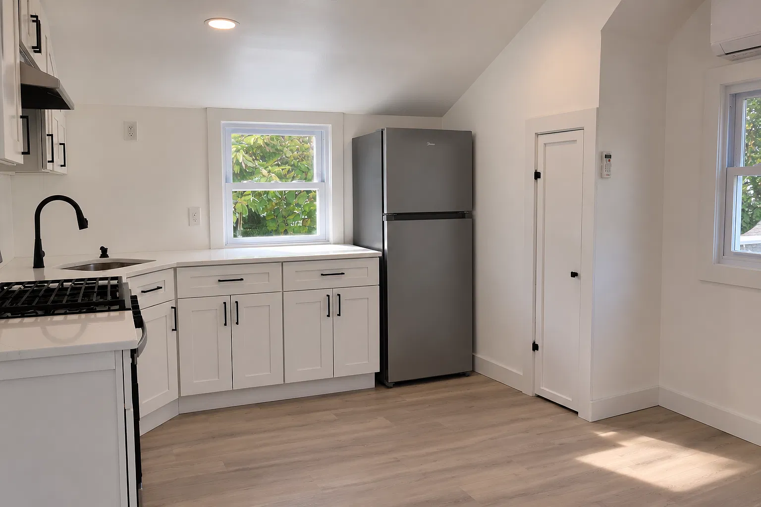 1 bed, $2,000 — Photo 4