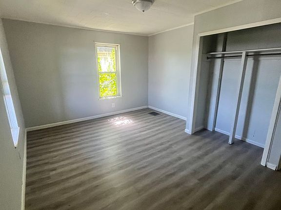 5th image of 404 Lowell St