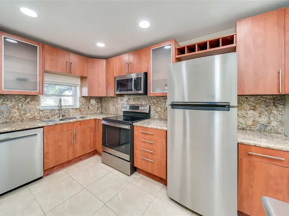 8962 S Hollybrook Boulevard #206, Pembroke Pines, FL 33025