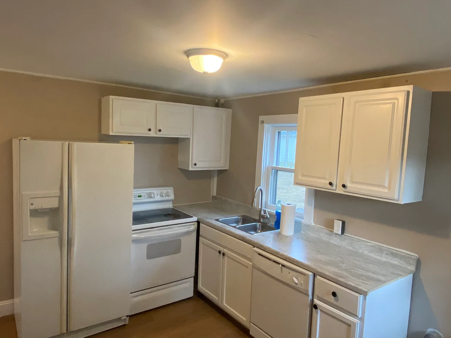 220 Winn St — Photo 1