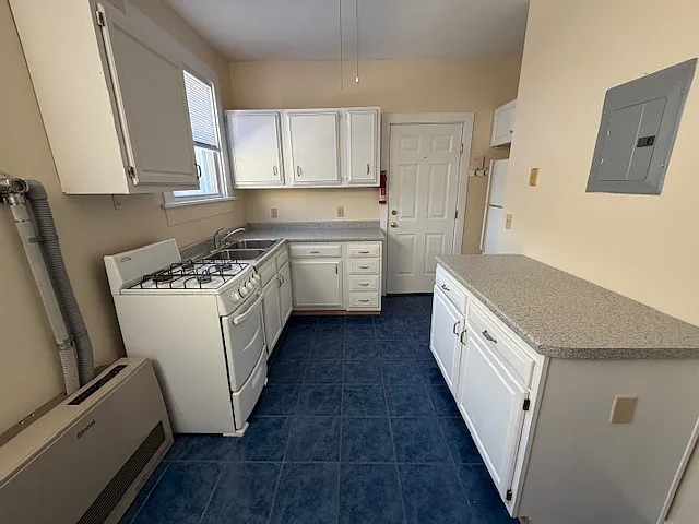 Kitchen towards entry