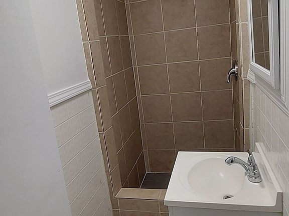 5th image of 3503 W 26th St Unit 11