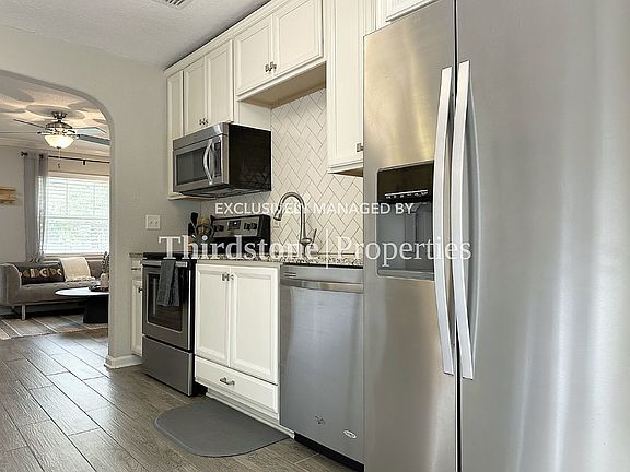 2nd image of 2836 Ernest St