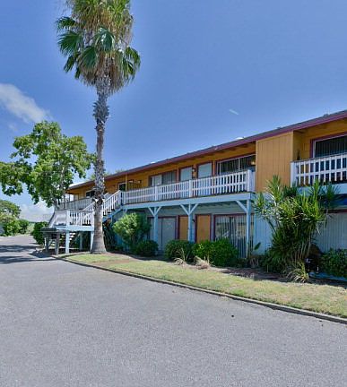 2nd image of 71 Nassau Dr APT 401