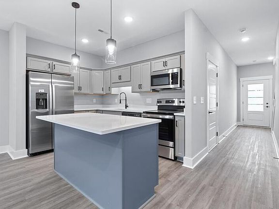 3rd image of 306 Jonathan Wade Cir