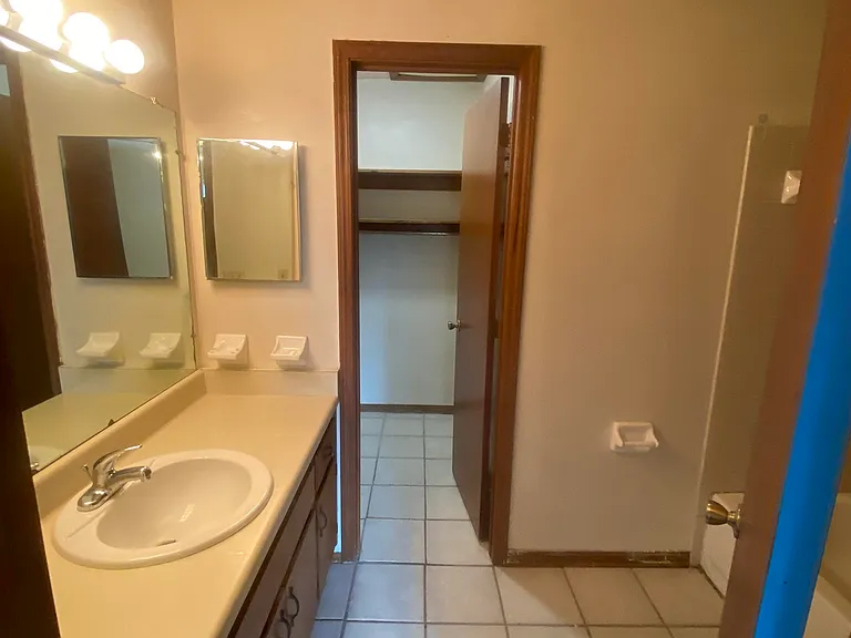 1102 Green Tree Ct #F — Photo 8