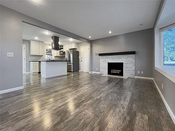 5th image of 5806 Beverly Ave