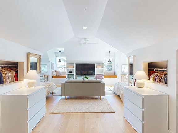 Large bonus room currently being utilized as a 4th "teen dream" bedroom