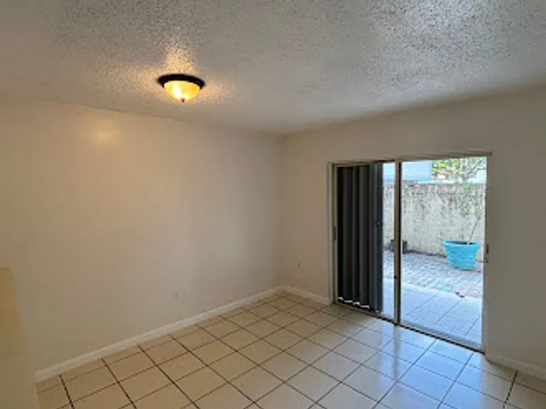 424 SW 12th Ave — Photo 12