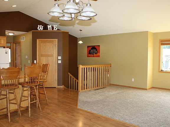 3rd image of 312 Glenmeadow St