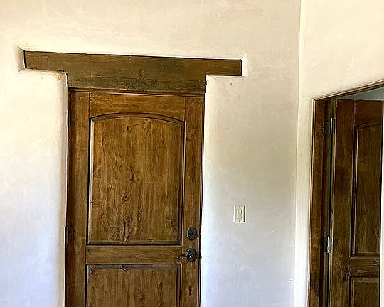 4th image of 121 Quintana St