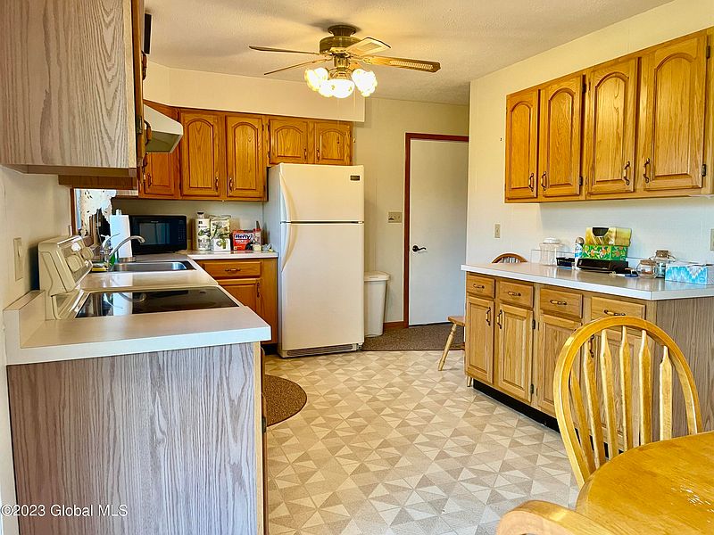4th image of 6 Murphy Drive