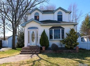 1431 Tadmor St, Merrick, NY 11566