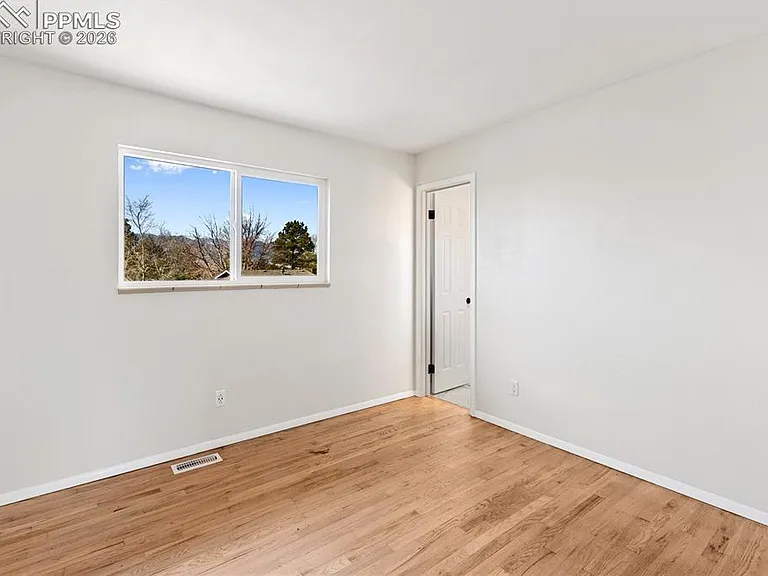 427 Quebec St — Photo 10