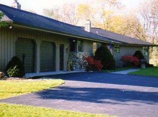 8523 Mason Hill Rd, Woodstock, IL 60098