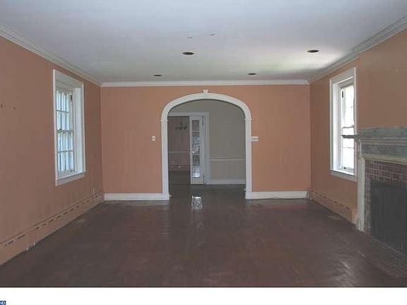 5th image of 1100 Brandon Ln