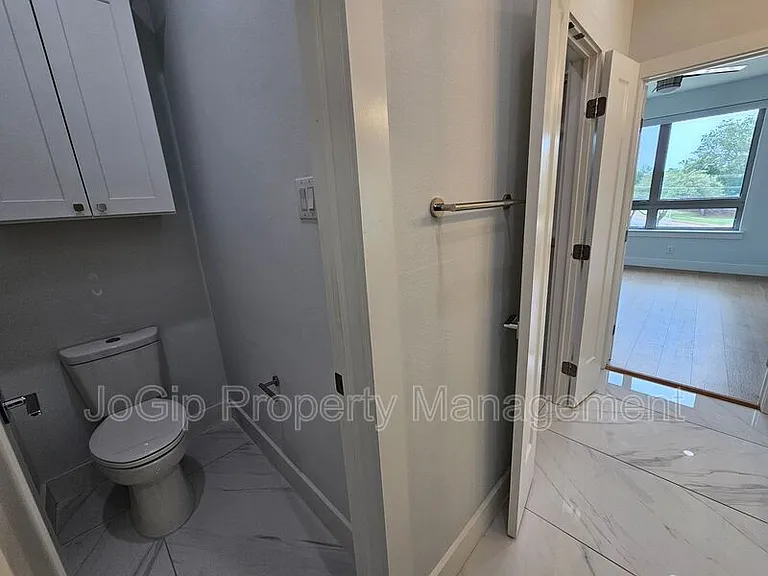 2620 Valley View Ln #102 — Photo 30