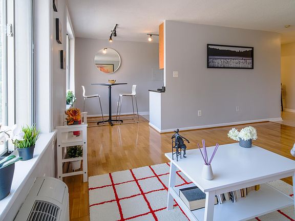 3rd image of 1730 Arlington Blvd APT 301