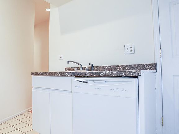 5th image of 2553 W Eastwood Ave #1E