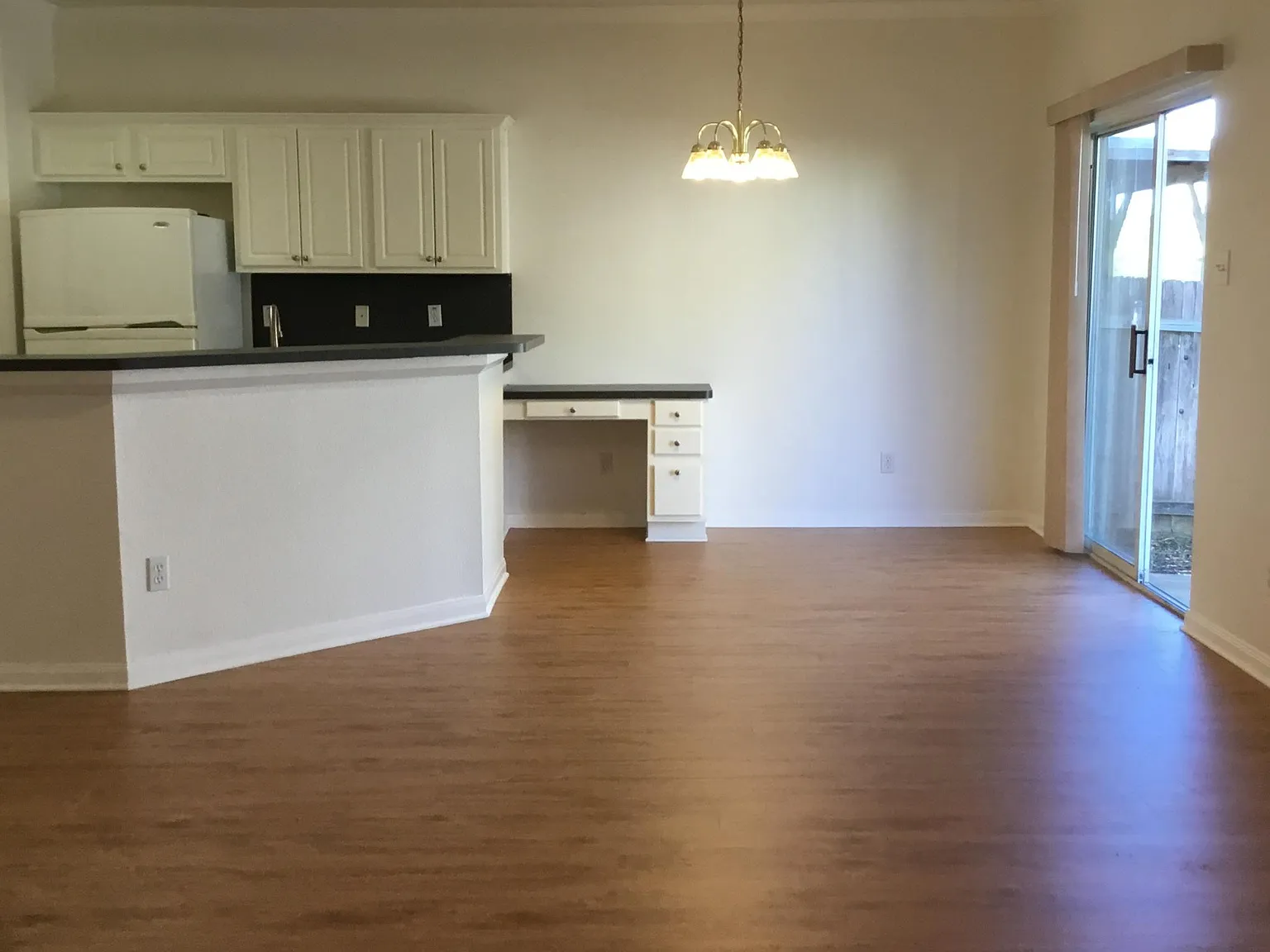 3 bed, 2.5 bath, 1425 sqft, $1,750 — Photo 2
