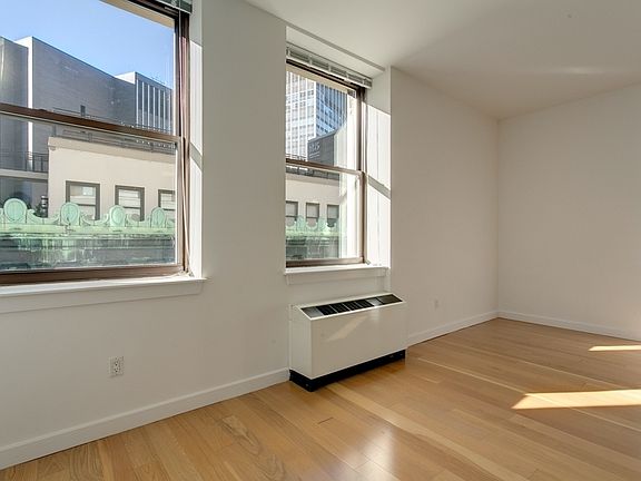 4th image of 37 Wall St APT 20T