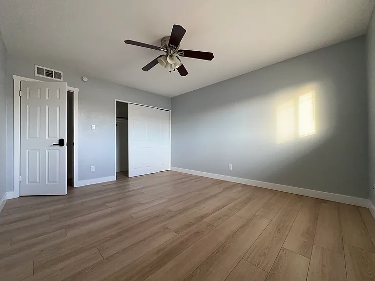 1 W Fairmont Dr — Photo 23