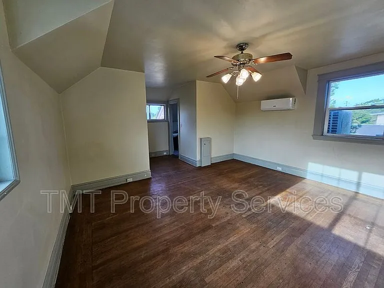 1214 N Pershing Ave — Photo 97