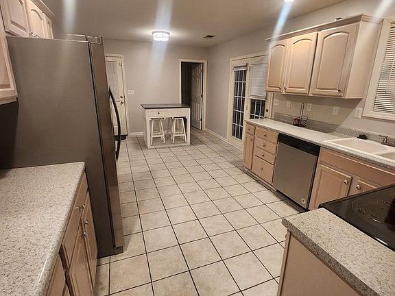 4th image of 5600 Summer Pl