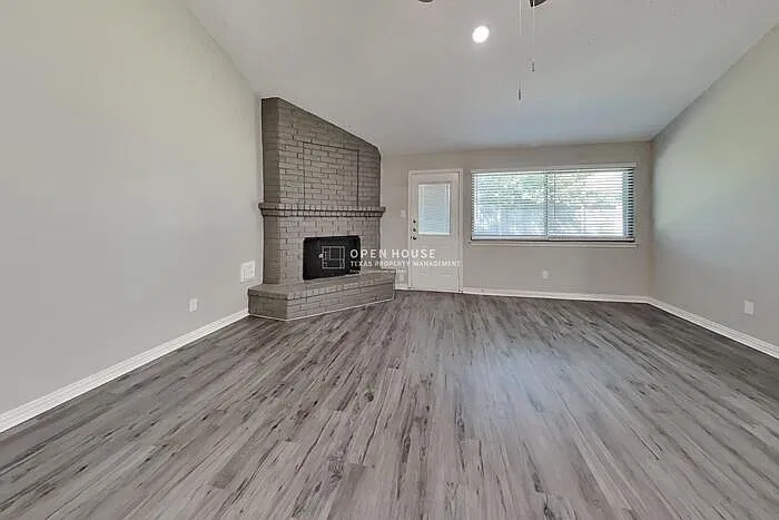 3 bed, 2.0 bath, 1707 sqft, $1,840 — Photo 3