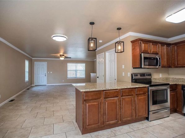 fayetteville-arkansas-444953365 picture