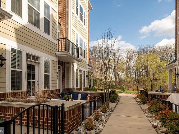 3rd image of 602 James Walker Pl