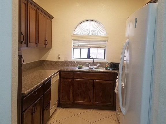 5th image of 1405 Santa Margarita St Unit B