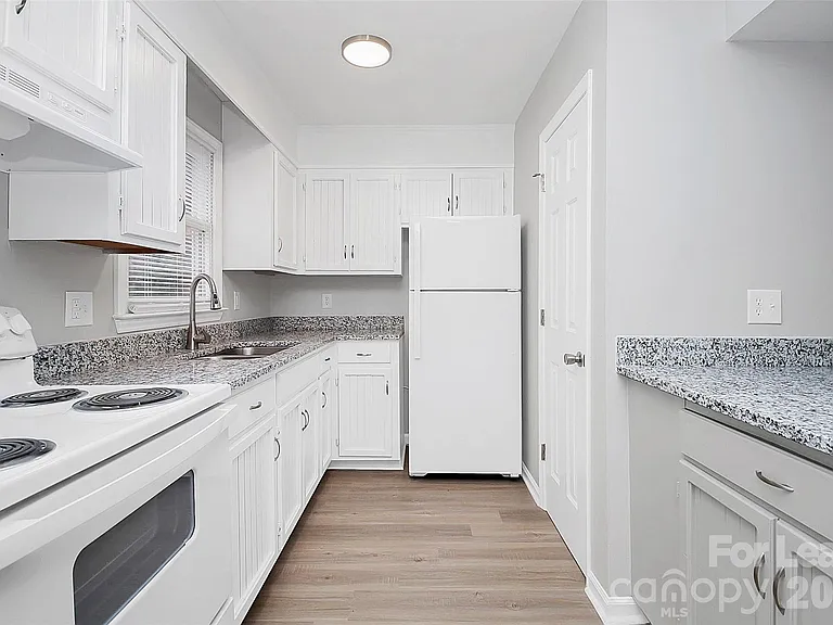 1219 Anderson St — Photo 10
