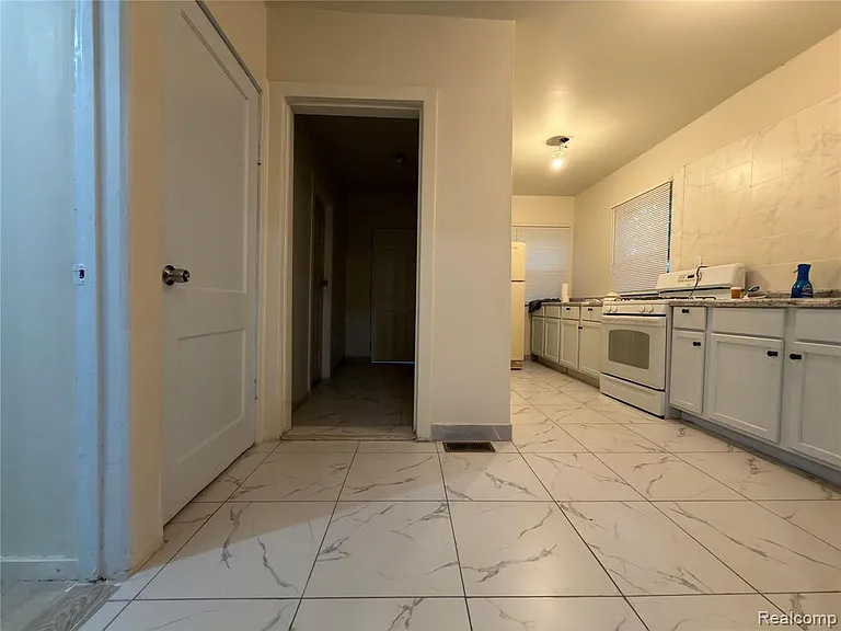 17196 Shields Ave — Photo 20