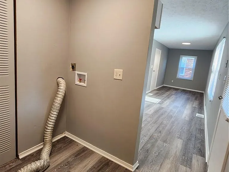 1633 Reid Ave — Photo 9
