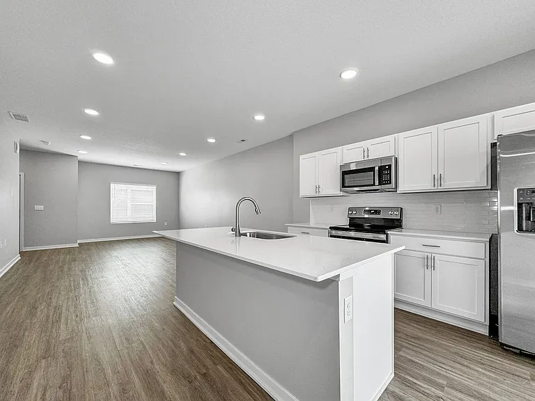 865 NW Sproul Dr — Photo 26