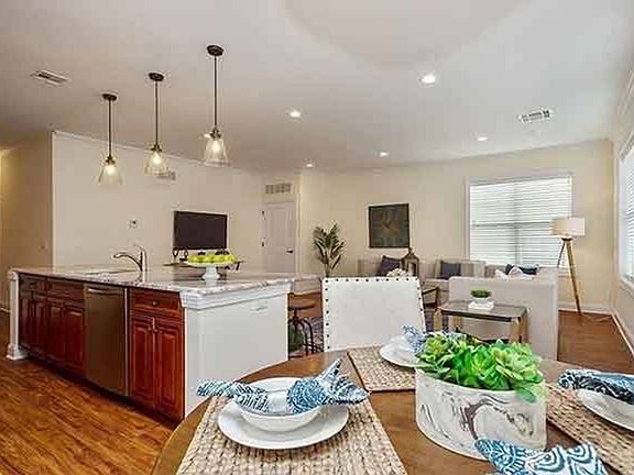 3rd image of 6 N Doughty Ave APT 401