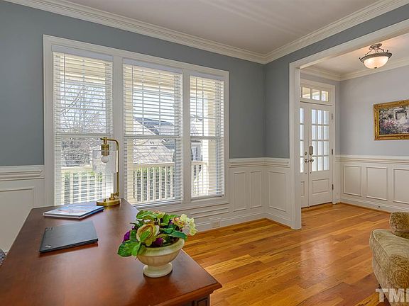 4th image of 229 Thorndale Dr